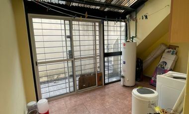 Casa familiar con patio y terraza amplia