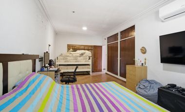 CASA 6 AMBIENTES VENTA LOMAS DE ZAMORA PILETA