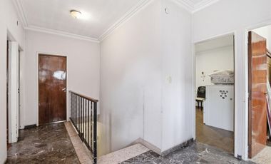 CASA 6 AMBIENTES VENTA LOMAS DE ZAMORA PILETA