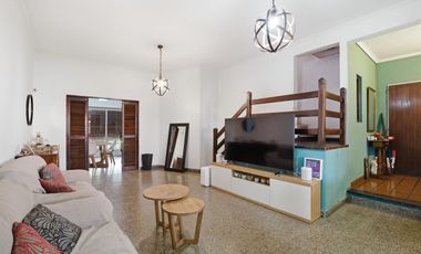CASA 6 AMBIENTES VENTA LOMAS DE ZAMORA PILETA
