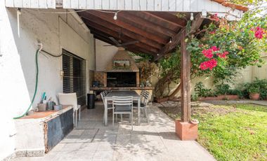 CASA 6 AMBIENTES VENTA LOMAS DE ZAMORA PILETA