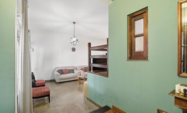 CASA 6 AMBIENTES VENTA LOMAS DE ZAMORA PILETA