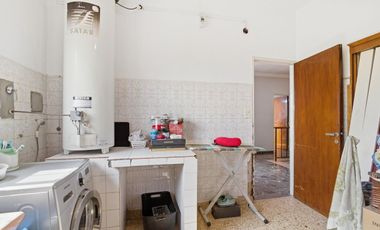 CASA 6 AMBIENTES VENTA LOMAS DE ZAMORA PILETA