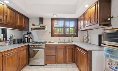 CASA 6 AMBIENTES VENTA LOMAS DE ZAMORA PILETA