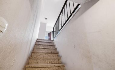 CASA 6 AMBIENTES VENTA LOMAS DE ZAMORA PILETA