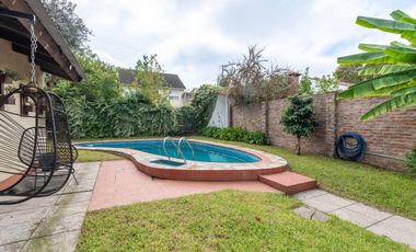 CASA 6 AMBIENTES VENTA LOMAS DE ZAMORA PILETA