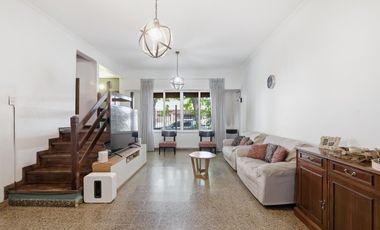 CASA 6 AMBIENTES VENTA LOMAS DE ZAMORA PILETA