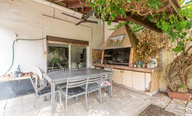 CASA 6 AMBIENTES VENTA LOMAS DE ZAMORA PILETA