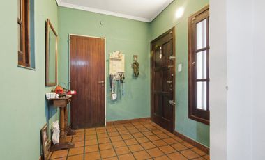 CASA 6 AMBIENTES VENTA LOMAS DE ZAMORA PILETA