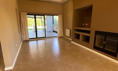 Casa en venta con renta - Barrio La Horqueta de Echeverría, Canning