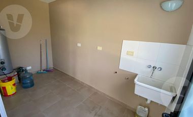 Casa en venta con renta - Barrio La Horqueta de Echeverría, Canning