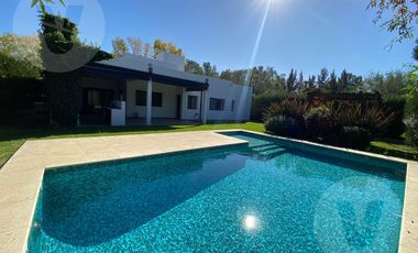 Casa en venta con renta - Barrio La Horqueta de Echeverría, Canning