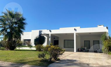 Casa en venta con renta - Barrio La Horqueta de Echeverría, Canning