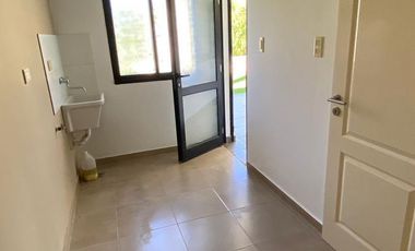 Casa en venta con renta - Barrio La Horqueta de Echeverría, Canning