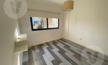 Casa en venta con renta - Barrio La Horqueta de Echeverría, Canning