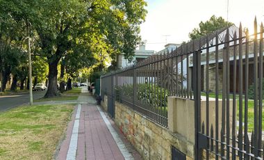 Casa en venta sobre importante lote