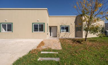 VENTA, CASA A LAGUNA, PUEBLOS DEL PLATA, MAGALLANES al 100