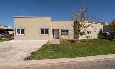 VENTA, CASA A LAGUNA, PUEBLOS DEL PLATA, MAGALLANES al 100