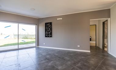 VENTA, CASA A LAGUNA, PUEBLOS DEL PLATA, MAGALLANES al 100