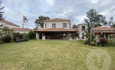 Casa en venta - Barrio Saint Thomas Este, Canning