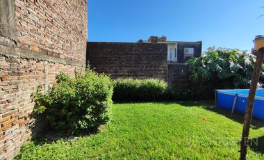 Casa de 2 habitaciones cochera y patio en Santo Tome
