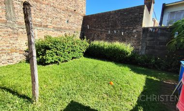 Casa de 2 habitaciones cochera y patio en Santo Tome