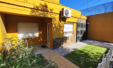 Casa de 2 habitaciones cochera y patio en Santo Tome