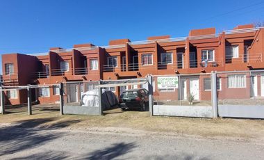 Dúplex Cuesta Colorada, patio con asador, cochera!