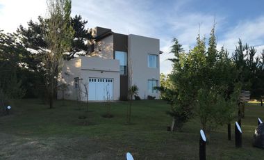 VENTA CASA 3 AMB - PARQUE Y PARRILLA - COSTA DEL ESTE - LISTA PARA HABITAR -  COSTA ATLANTICA