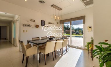 CASA CON PILETA EN VENTA EN BARRIO SAN RAFAEL