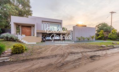 CASA CON PILETA EN VENTA EN BARRIO SAN RAFAEL