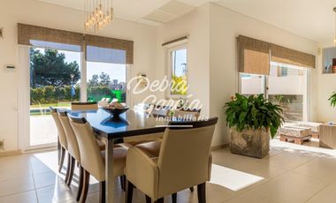 CASA CON PILETA EN VENTA EN BARRIO SAN RAFAEL