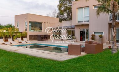 CASA CON PILETA EN VENTA EN BARRIO SAN RAFAEL