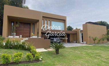 CASA CON PILETA EN VENTA EN BARRIO SAN RAFAEL