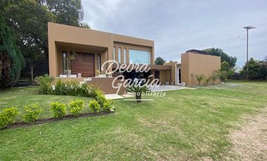 CASA CON PILETA EN VENTA EN BARRIO SAN RAFAEL