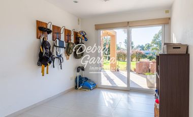 CASA CON PILETA EN VENTA EN BARRIO SAN RAFAEL