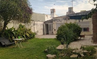 Casa en Venta en Barrio Villa Dora. Terreno de 9m x 43.30m