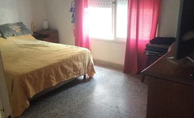 Casa en Venta en Barrio Villa Dora. Terreno de 9m x 43.30m