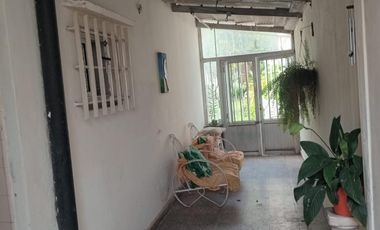 Casa en Venta en Barrio Villa Dora. Terreno de 9m x 43.30m
