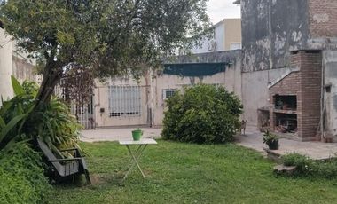 Casa en Venta en Barrio Villa Dora. Terreno de 9m x 43.30m