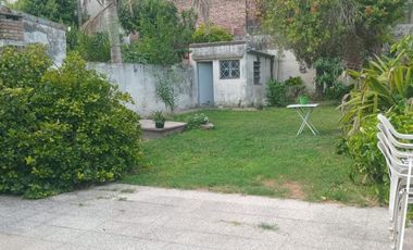 Casa en Venta en Barrio Villa Dora. Terreno de 9m x 43.30m