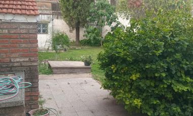 Casa en Venta en Barrio Villa Dora. Terreno de 9m x 43.30m