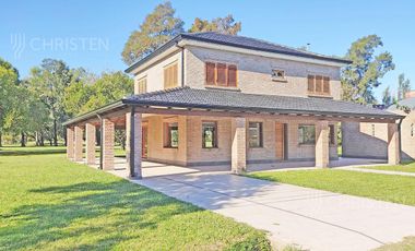 VENTA CASA EN 2 LOTES SOBRE LA CANCHA DE GOLF