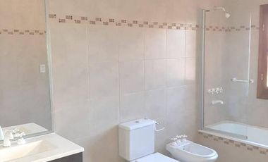 VENTA CASA EN 2 LOTES SOBRE LA CANCHA DE GOLF