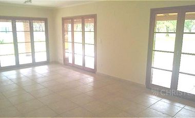 VENTA CASA EN 2 LOTES SOBRE LA CANCHA DE GOLF