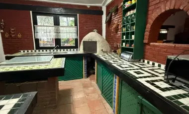 Casa con jardines interiores