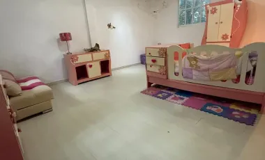 Casa con jardines interiores