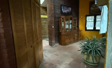 Casa con jardines interiores