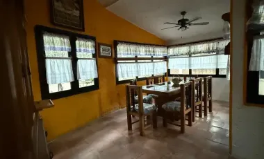 Casa con jardines interiores