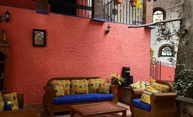 Casa con jardines interiores